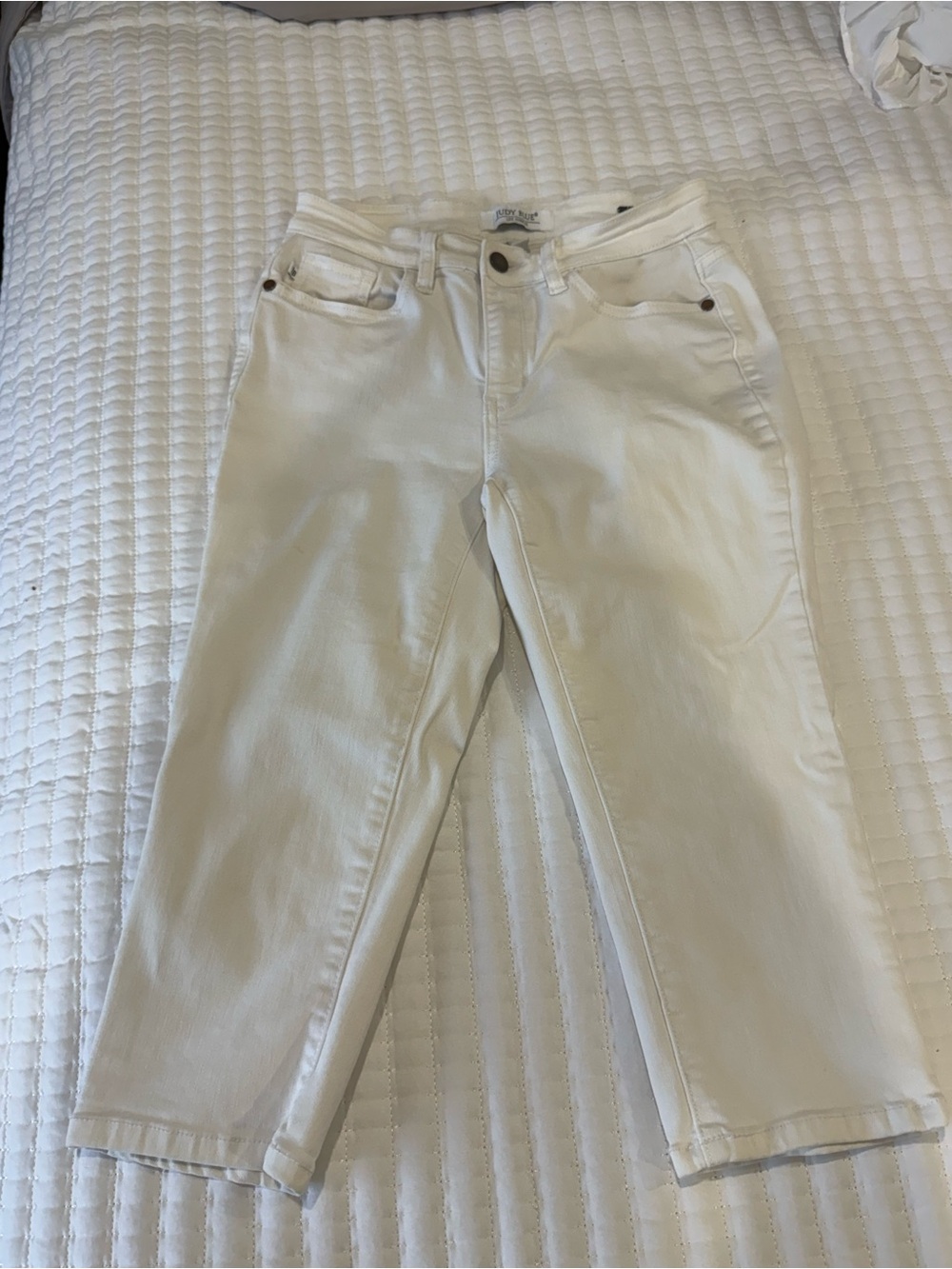 Judy Blue White Cropped Ankle Jeans